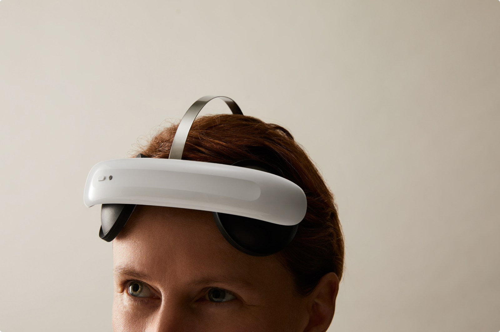 Flow Headset On - 4x radius Flow Headset On - 4x radius